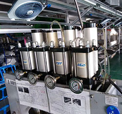蘇州增壓缸3噸-某切邊機設備廠家 蘇州增壓缸3噸-某切邊機設備廠家