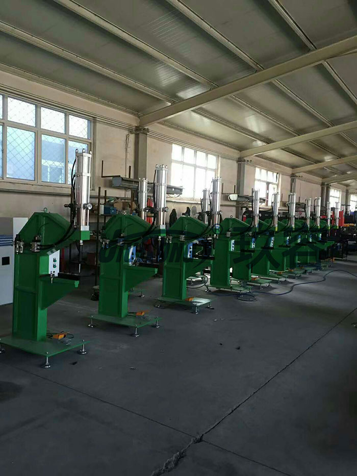 幾十臺氣液鉚接機產品圖 幾十臺氣液鉚接機產品圖