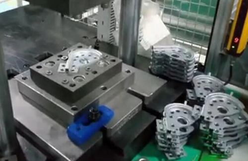 多點鉚接加工現場 多點鉚接加工現場
