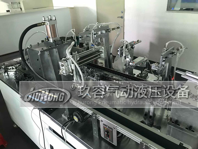 氣液增壓器在嬰兒車配件自動化裝配生產線上的應用圖1 氣液增壓器在嬰兒車配件自動化裝配生產線上的應用圖1