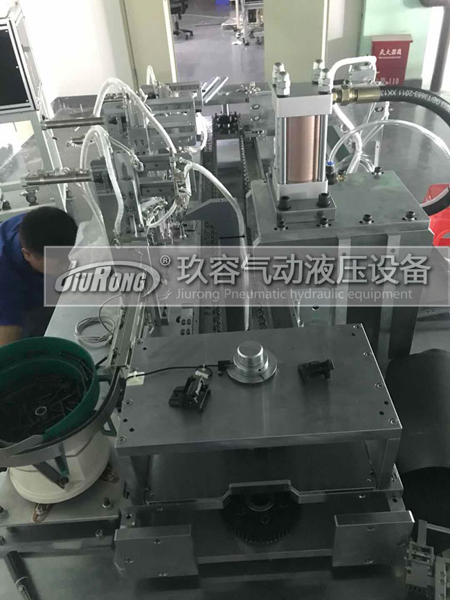 氣液增壓器在嬰兒車配件自動化裝配生產線上的應用圖3 氣液增壓器在嬰兒車配件自動化裝配生產線上的應用圖3