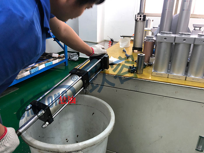給氣液增壓缸放油 給氣液增壓缸放油