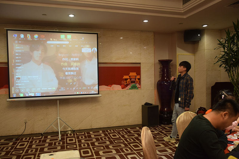 玖容帥哥演唱光輝歲月歌曲 玖容帥哥演唱光輝歲月歌曲