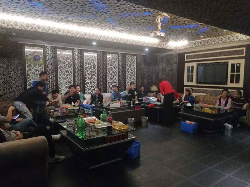 玖容家人在天悅KTV獻(xiàn)唱 玖容家人在天悅KTV獻(xiàn)唱